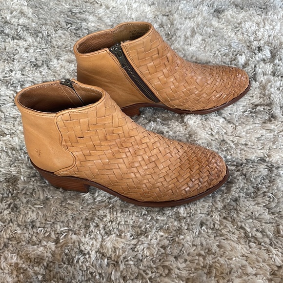 Frye Carson Woven Bootie - Picture 2 of 4